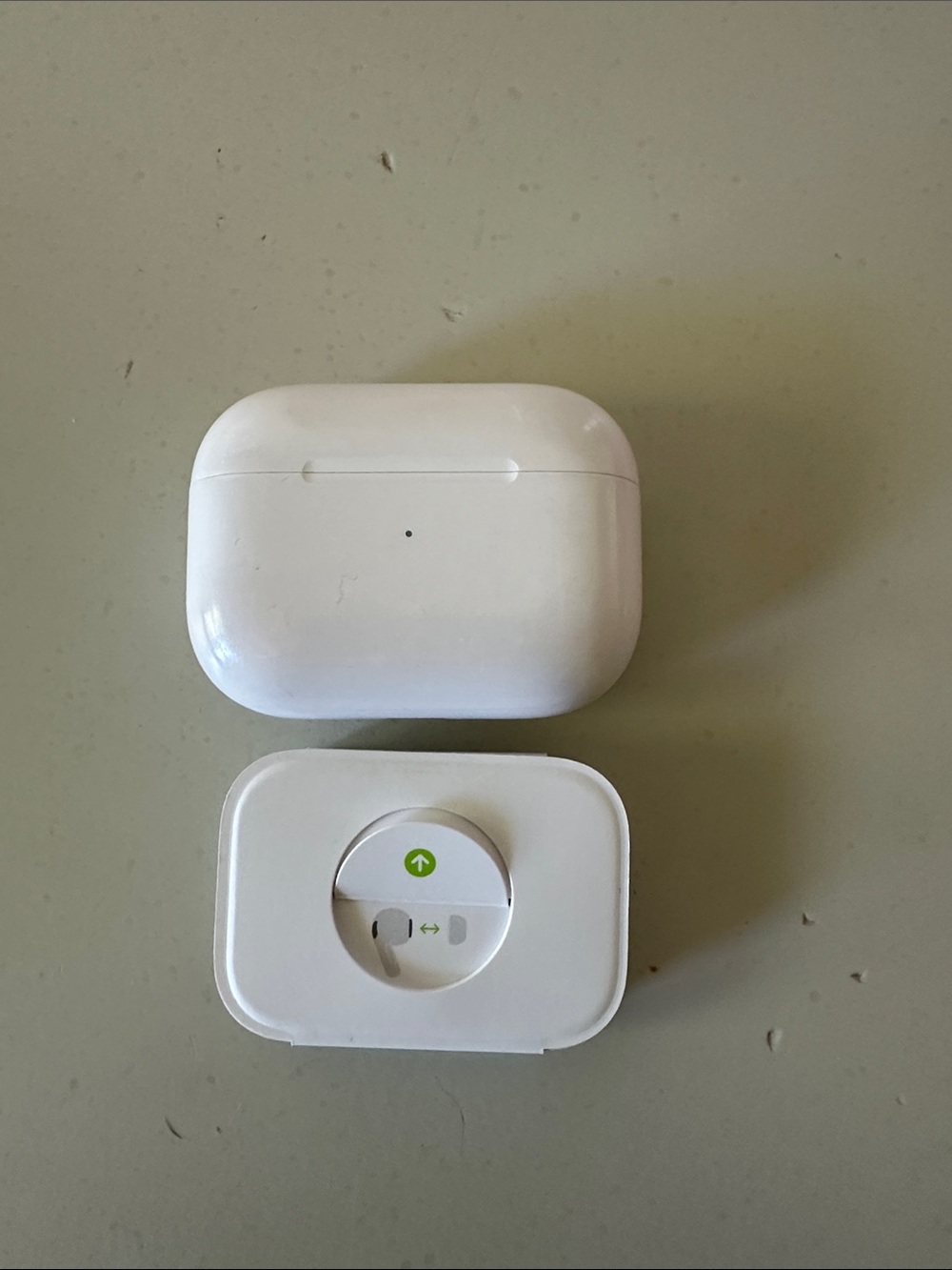Apple AirPods Pro Gen 1 Clean Great Working Condition With Accessories